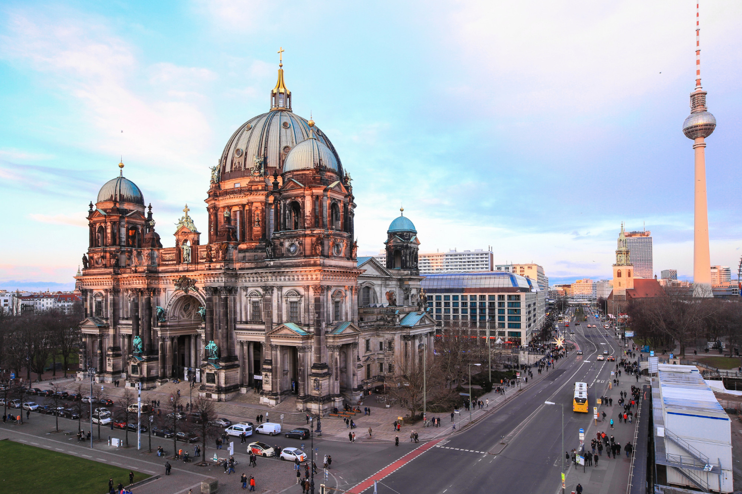 full-tourists-enjoy-visiting-berlin-cathedral-berliner-dome-daytime-berlin-germany